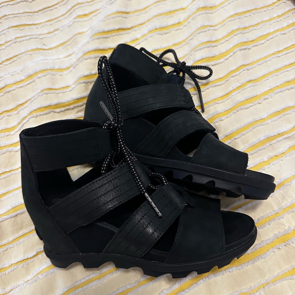 Sorel Women's Black Strappy Sandals sz 8 Joanie II
